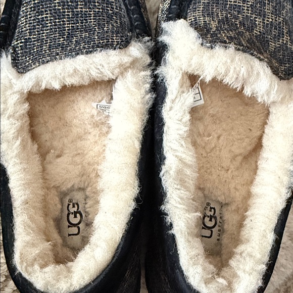 NWOT UGG Black and Cream Women's Slippers - so cozy!! wear @home or on the go! - Picture 10 of 11